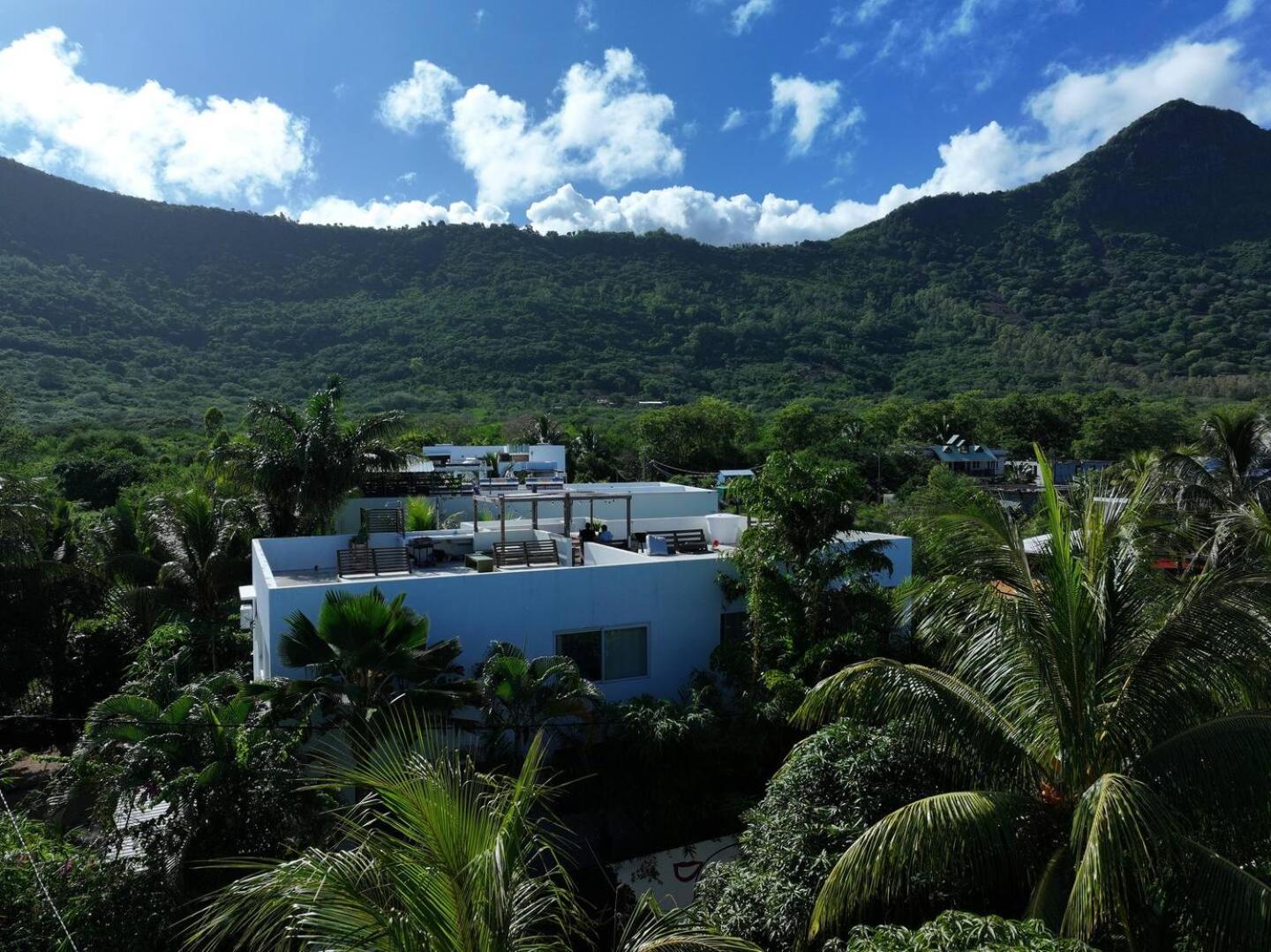 Loukaz -Entire Rental Units W Panoramic Rooftop Coteau Raffin Exterior foto