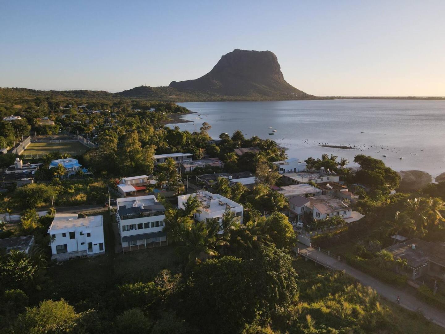 Loukaz -Entire Rental Units W Panoramic Rooftop Coteau Raffin Exterior foto